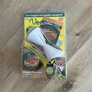 NWT Veggetti Spiral Vegetable Cutter